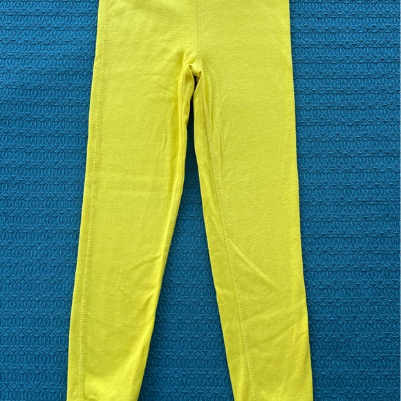 Primary Organic Long-Sleeve PJ Top & Pant in Sunshine, Size 4-5, EUC - Picture 7 of 12